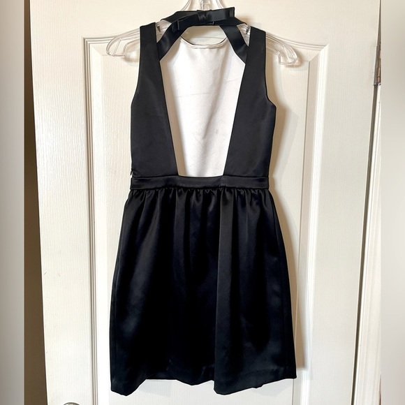 RAOUL Black Satin Sleeveless Mini Dress Cocktail Party Formal Rhinestone Size 6 - Picture 6 of 13